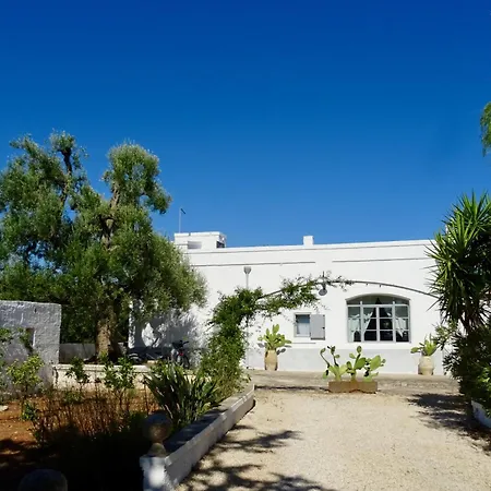 Villa Masseria Biondo Speziale Montalbano (Apulia)